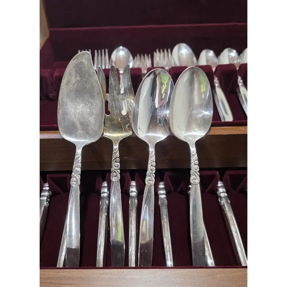 ONEIDA Community 54pc Stainless Steel Flatware Set Floral Handle, With Case